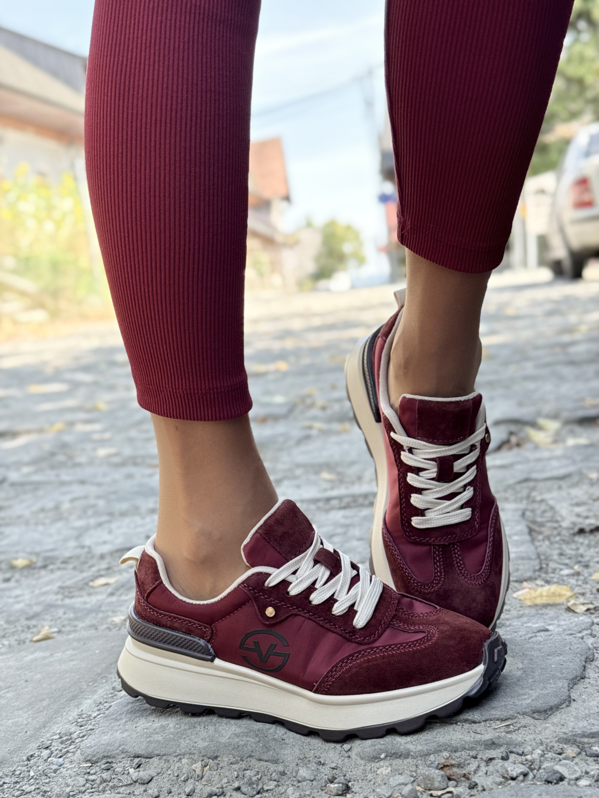 Damskie sneakersy ze skóry naturalnej – komfort i styl na każdy dzień