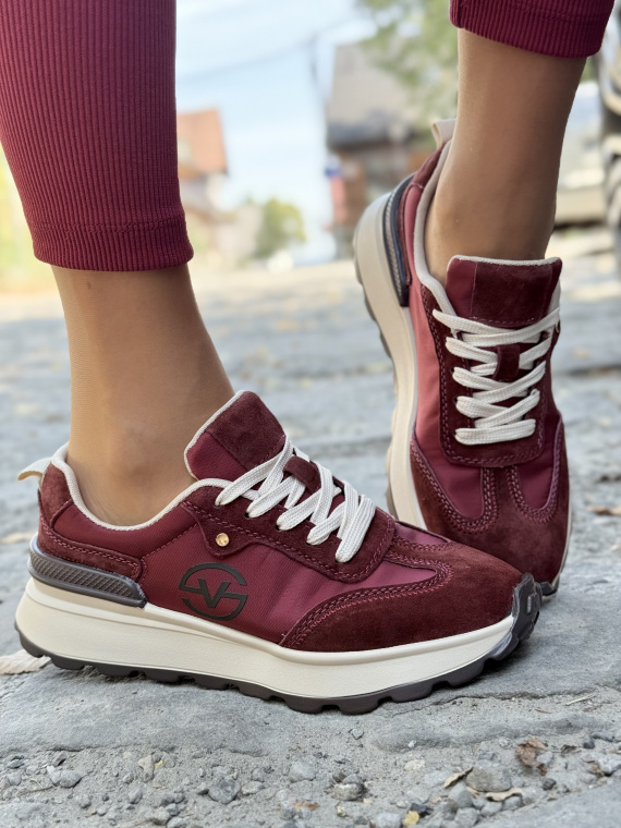 Damskie sneakersy ze skóry naturalnej – komfort i styl na każdy dzień