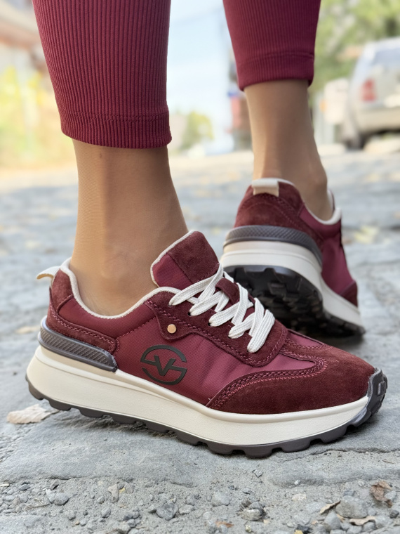 Damskie sneakersy ze skóry naturalnej – komfort i styl na każdy dzień