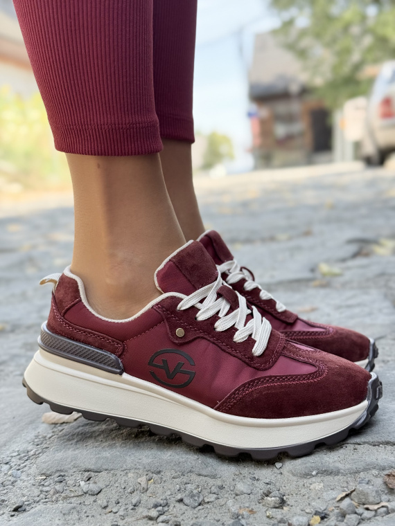 Damskie sneakersy ze skóry naturalnej – komfort i styl na każdy dzień