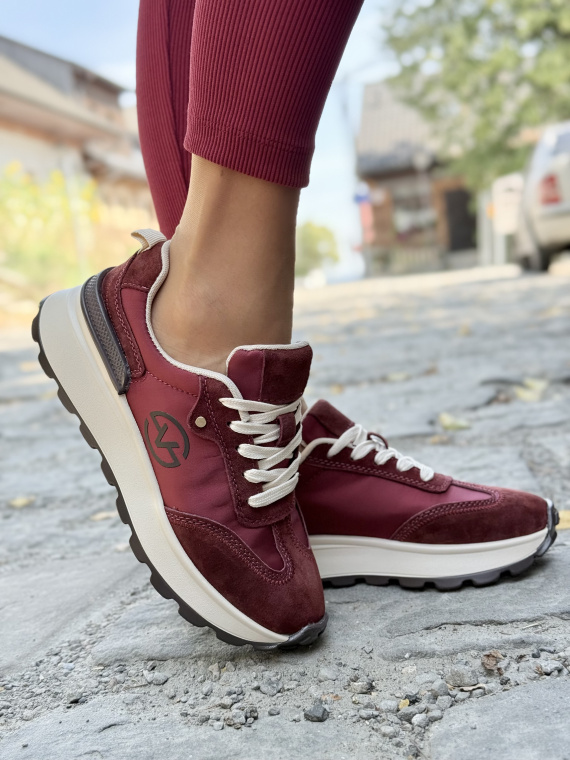 Damskie sneakersy ze skóry naturalnej – komfort i styl na każdy dzień