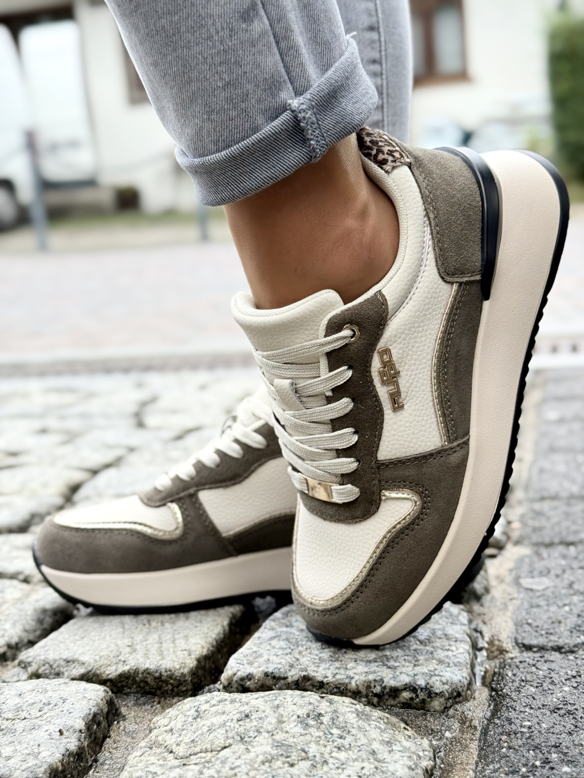 Sneakersy ze skóry naturalnej – styl i komfort na każdy dzień