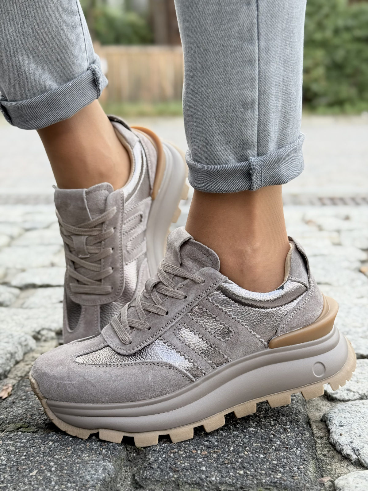 Sneakersy ze skóry naturalnej – wygoda i styl na każdy dzień