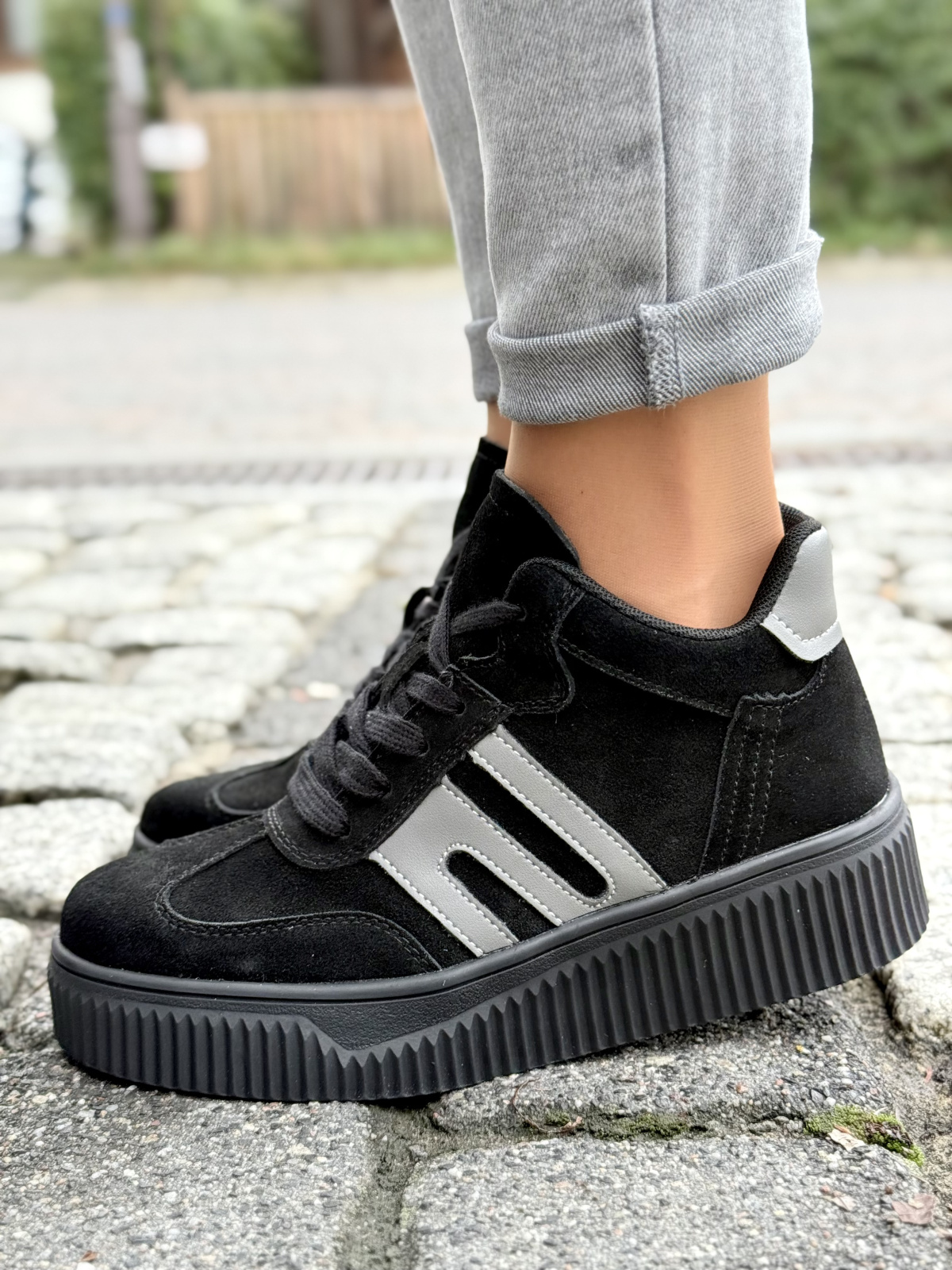 Damskie sneakersy ze skóry naturalnej – styl i komfort na każdy dzień