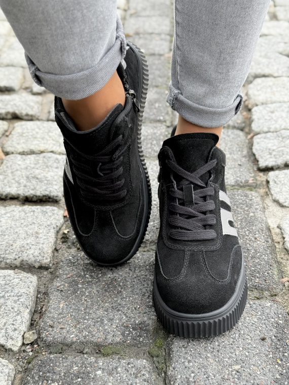 Damskie sneakersy ze skóry naturalnej – styl i komfort na każdy dzień