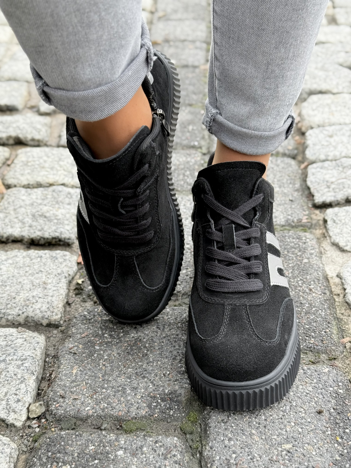 Damskie sneakersy ze skóry naturalnej – styl i komfort na każdy dzień