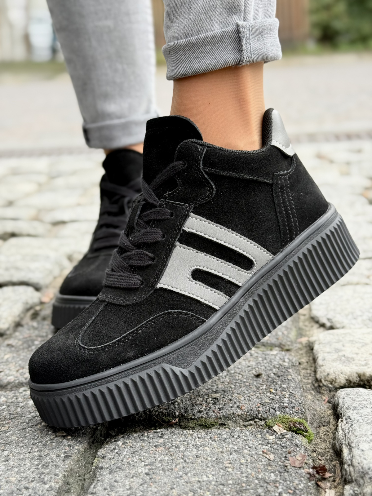 Damskie sneakersy ze skóry naturalnej – styl i komfort na każdy dzień