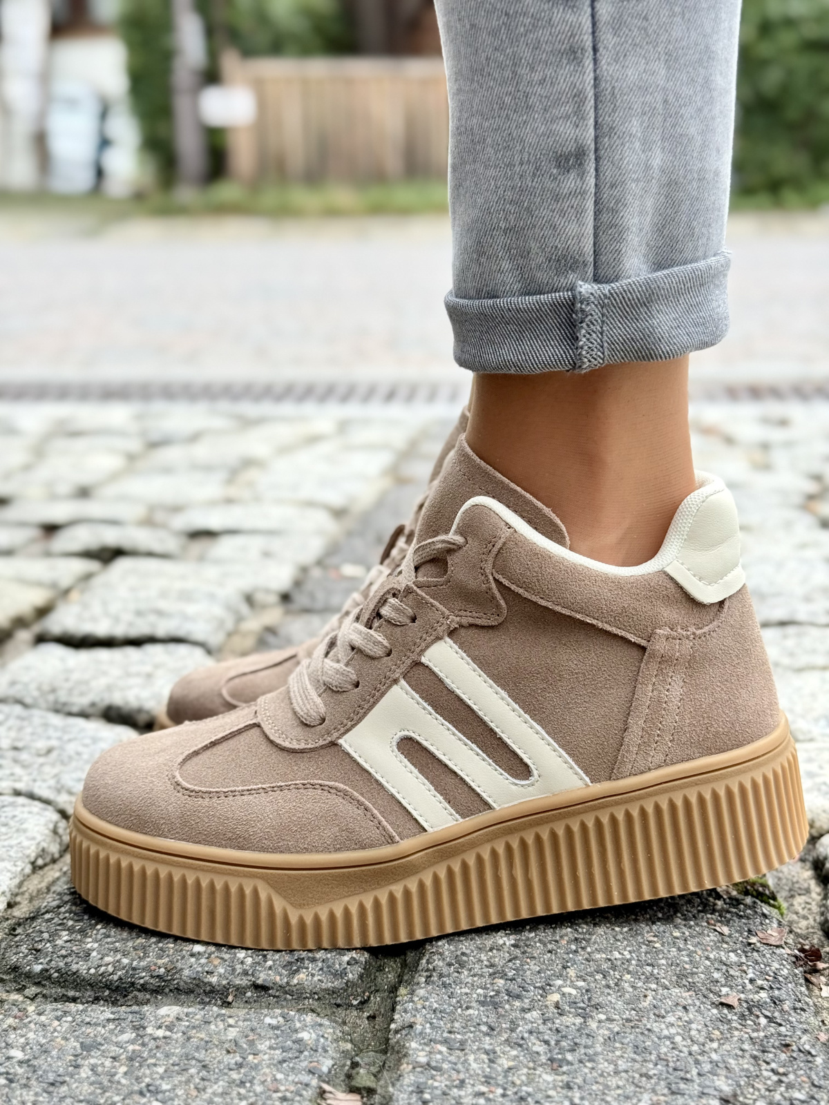 Damskie sneakersy ze skóry naturalnej – styl i wygoda na co dzień
