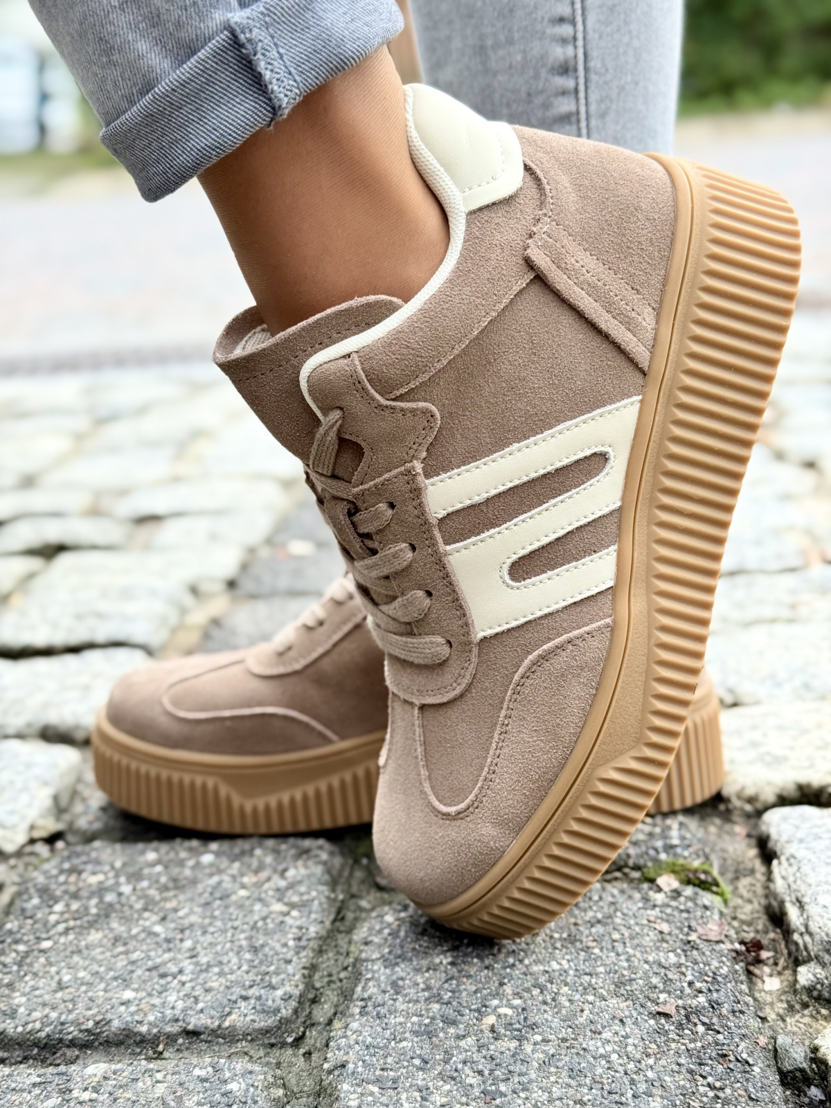 Damskie sneakersy ze skóry naturalnej – styl i wygoda na co dzień