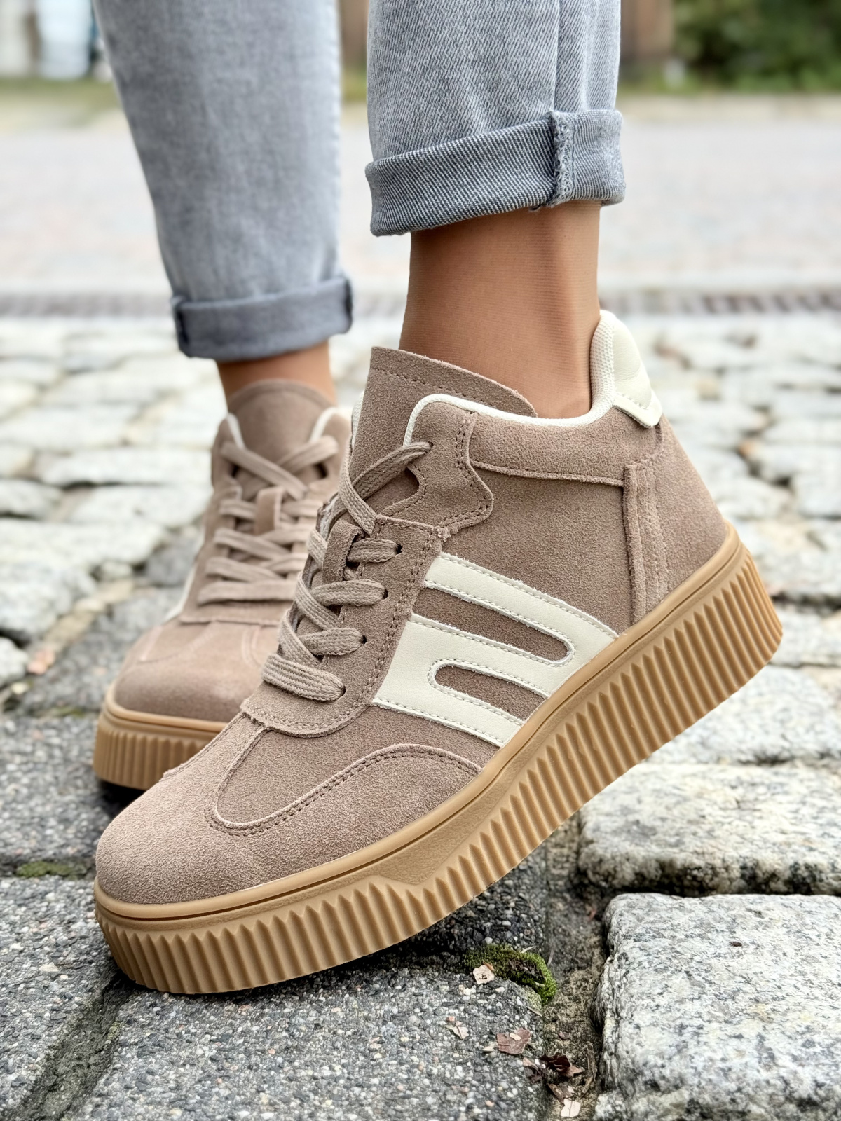 Damskie sneakersy ze skóry naturalnej – styl i wygoda na co dzień