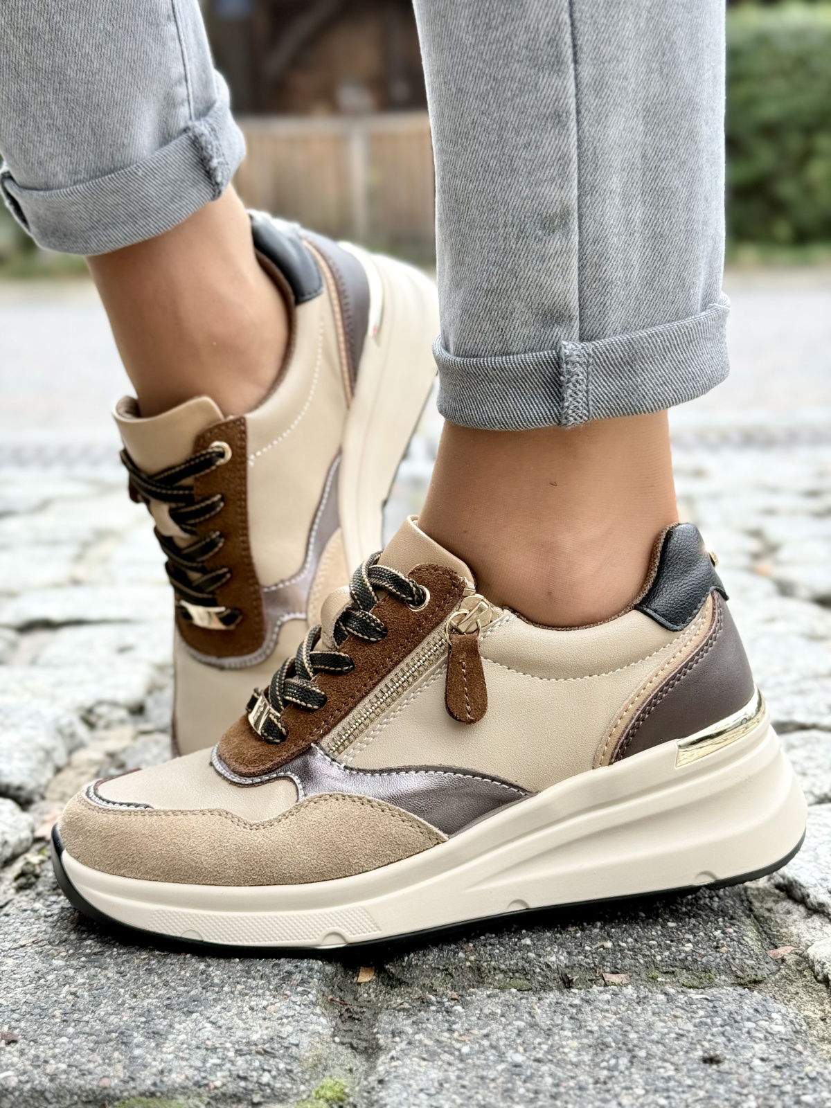 Modne sneakersy ze skóry naturalnej dla nowoczesnej kobiety