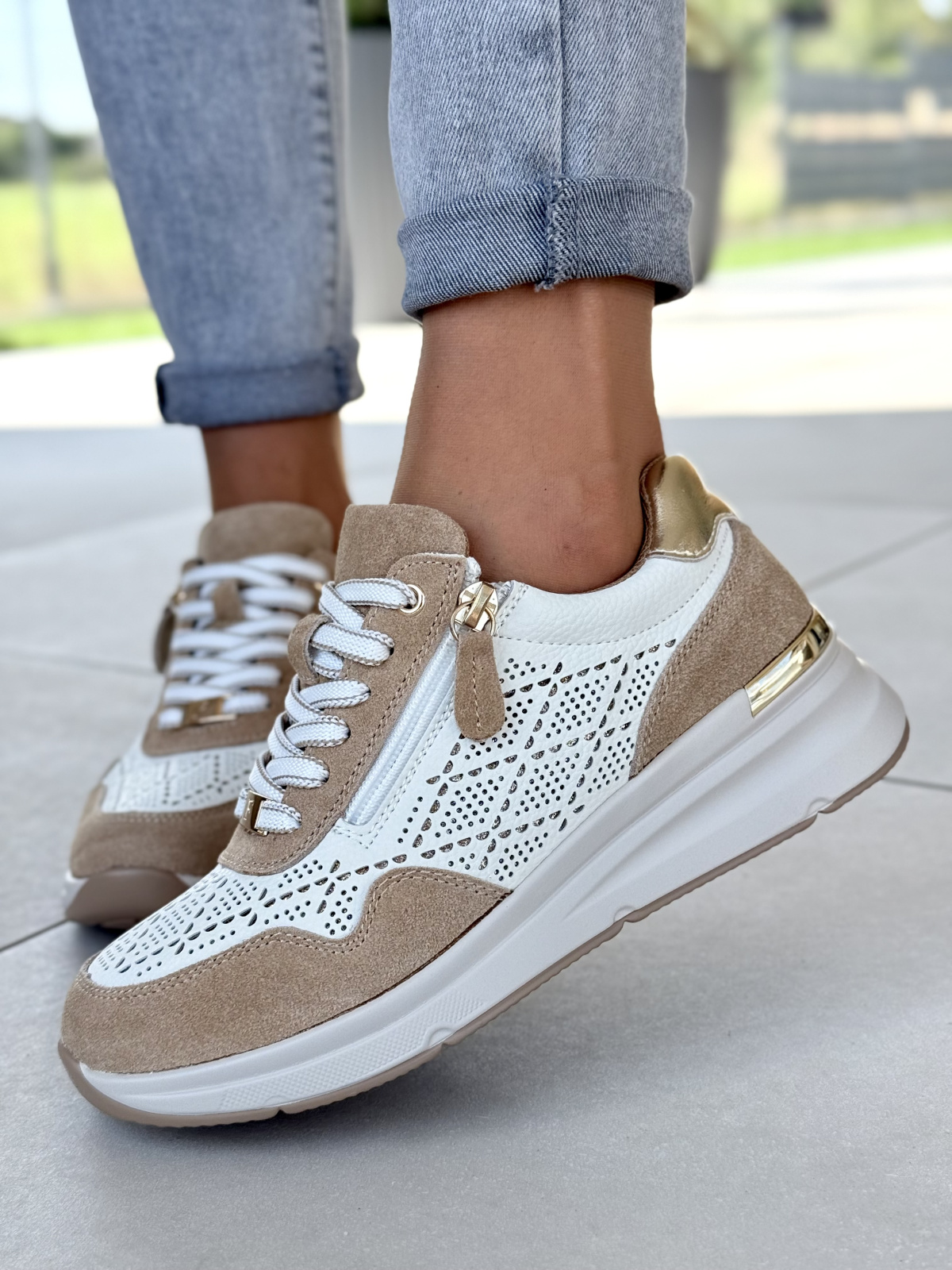 Sneakersy ze skóry naturalnej – styl i wygoda na co dzień