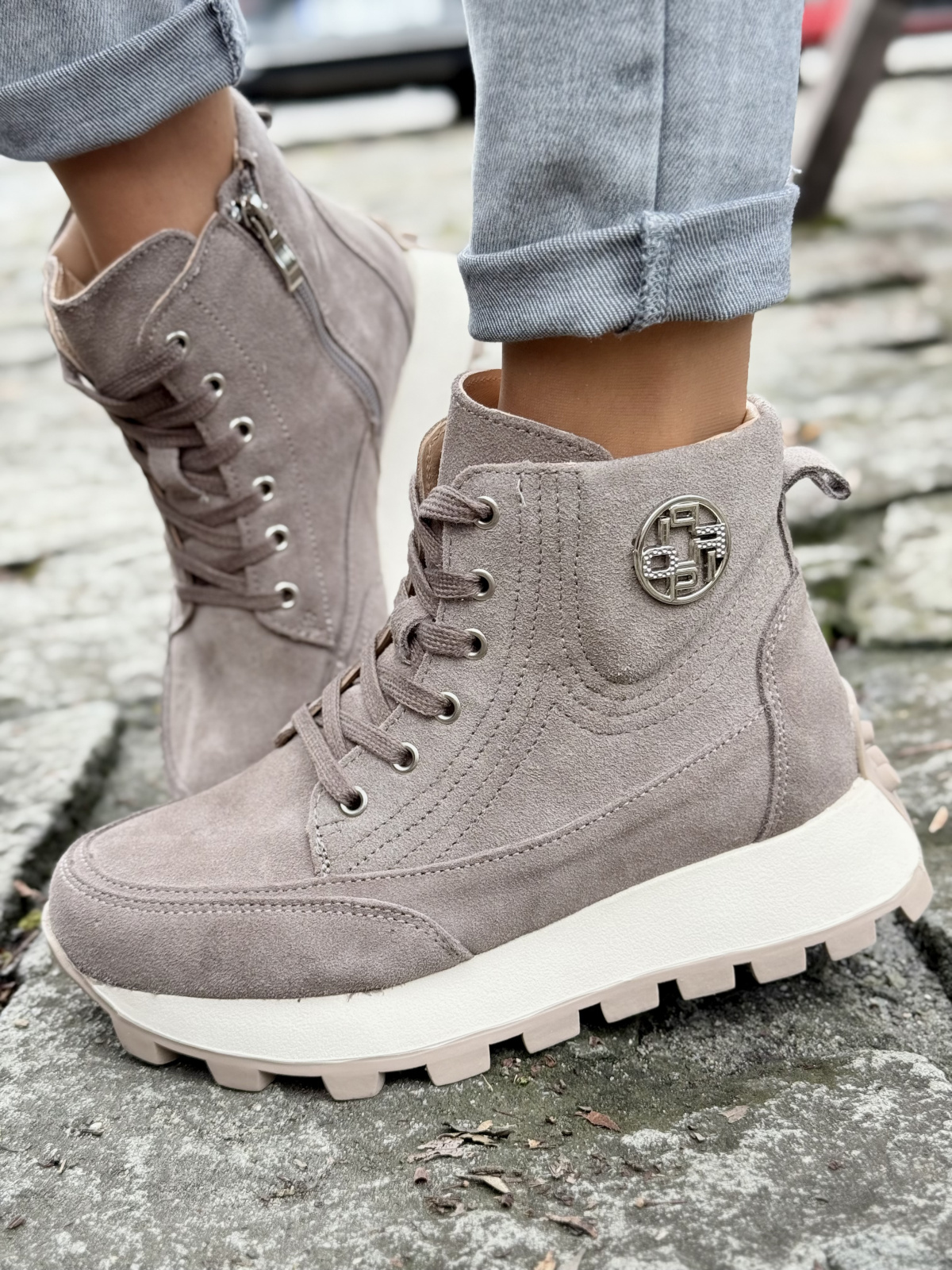 Damskie sneakersy ze skóry naturalnej – komfort i styl na co dzień