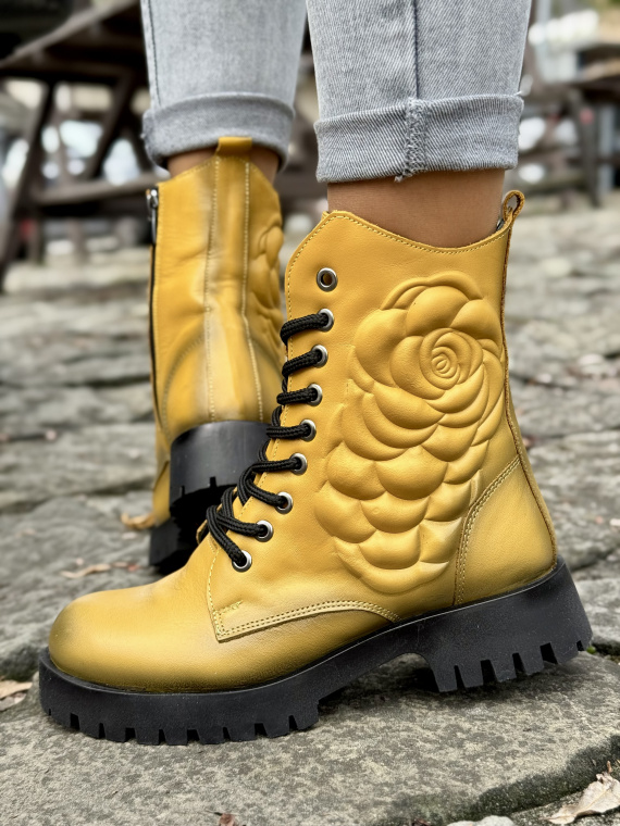 Żółte botki ze skóry naturalnej – komfort i styl