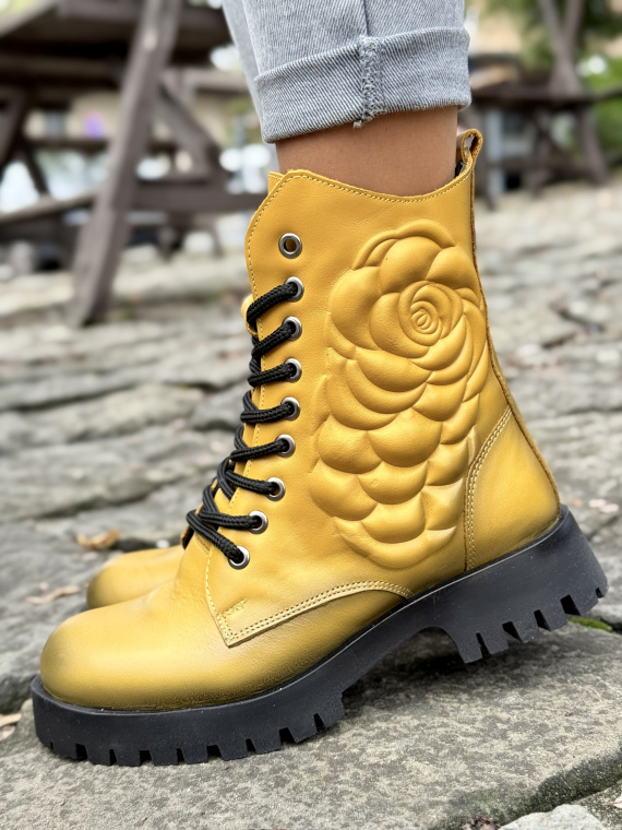 Żółte botki ze skóry naturalnej – komfort i styl