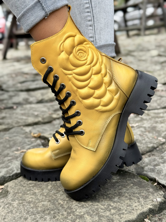 Żółte botki ze skóry naturalnej – komfort i styl