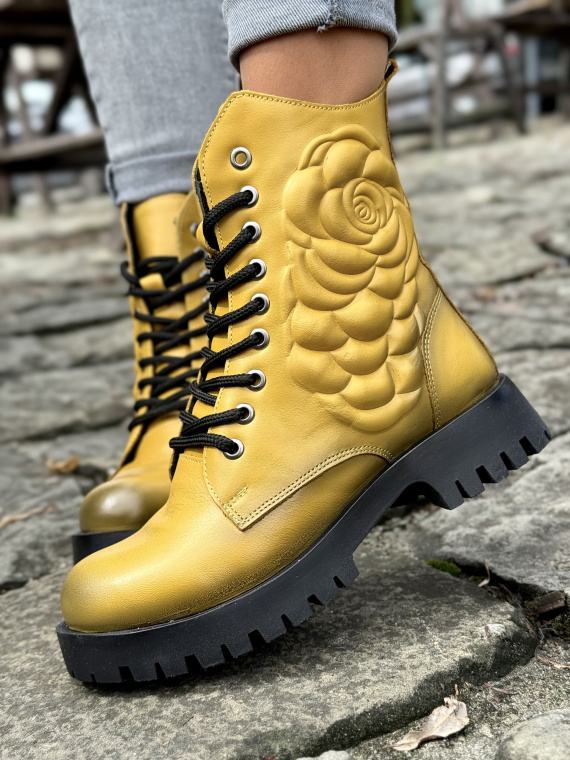 Żółte botki ze skóry naturalnej – komfort i styl