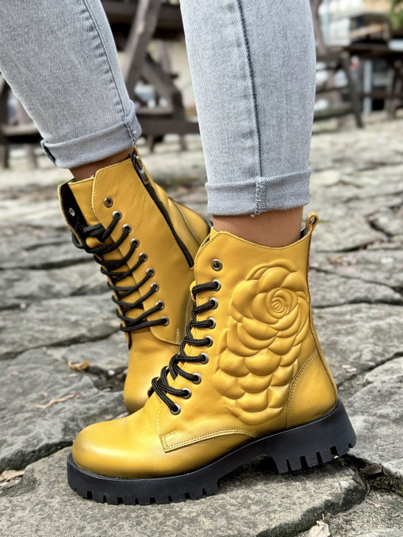 Żółte botki ze skóry naturalnej – komfort i styl
