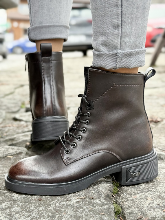 Botki damskie ze skóry naturalnej – styl i wygoda na lata