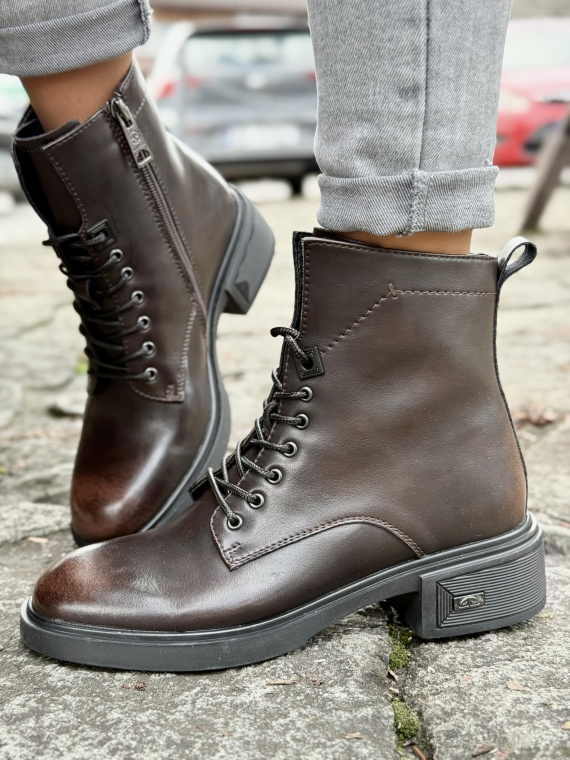 Botki damskie ze skóry naturalnej – styl i wygoda na lata