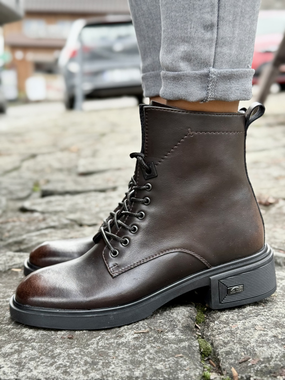 Botki damskie ze skóry naturalnej – styl i wygoda na lata