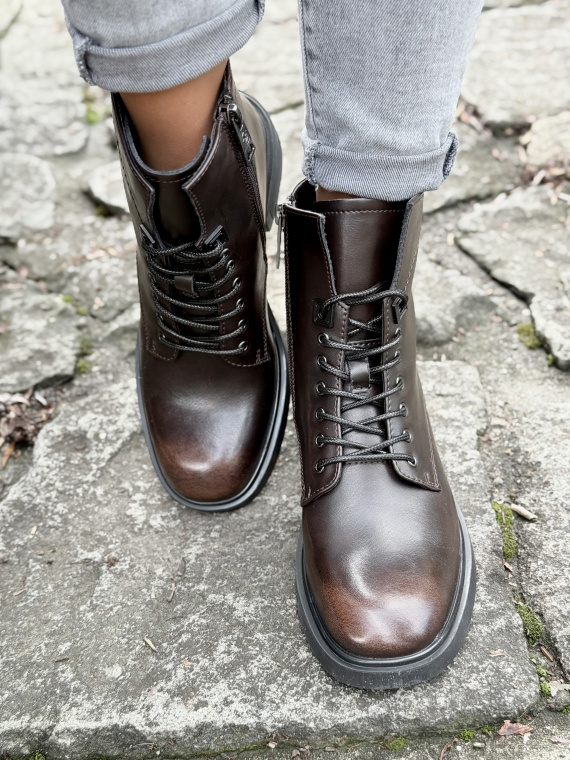 Botki damskie ze skóry naturalnej – styl i wygoda na lata