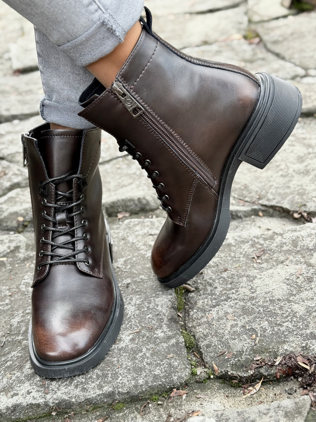 Botki damskie ze skóry naturalnej – styl i wygoda na lata