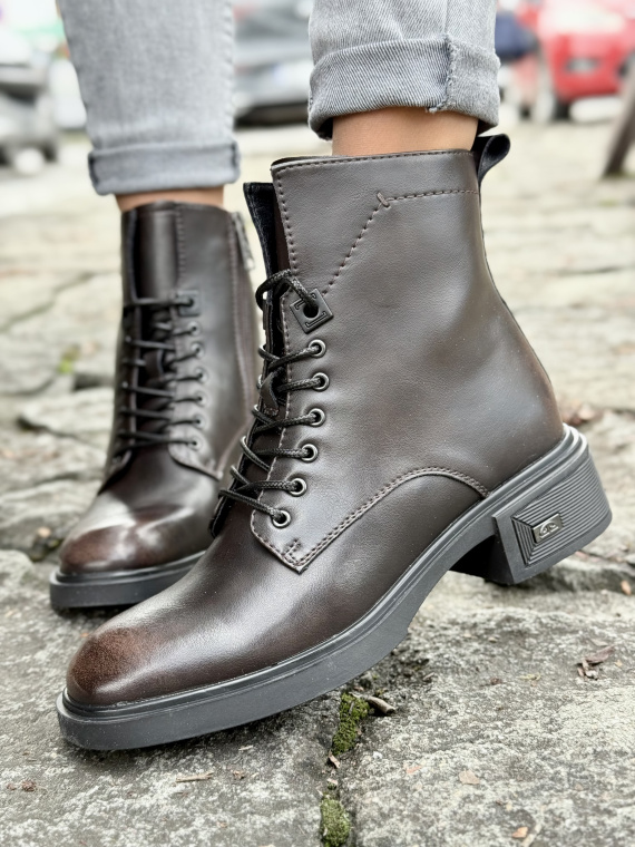 Botki damskie ze skóry naturalnej – styl i wygoda na lata