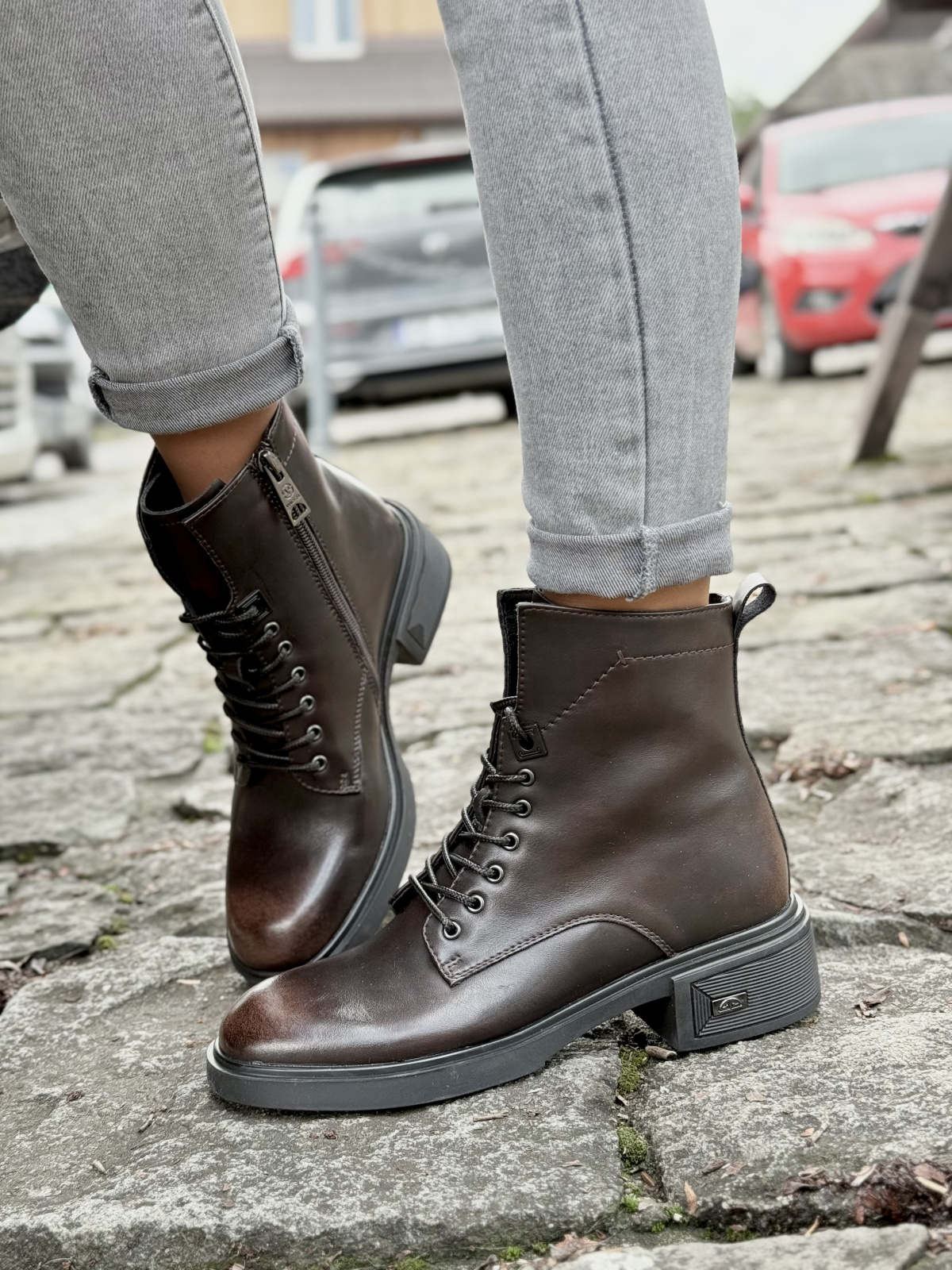 Botki damskie ze skóry naturalnej – styl i wygoda na lata