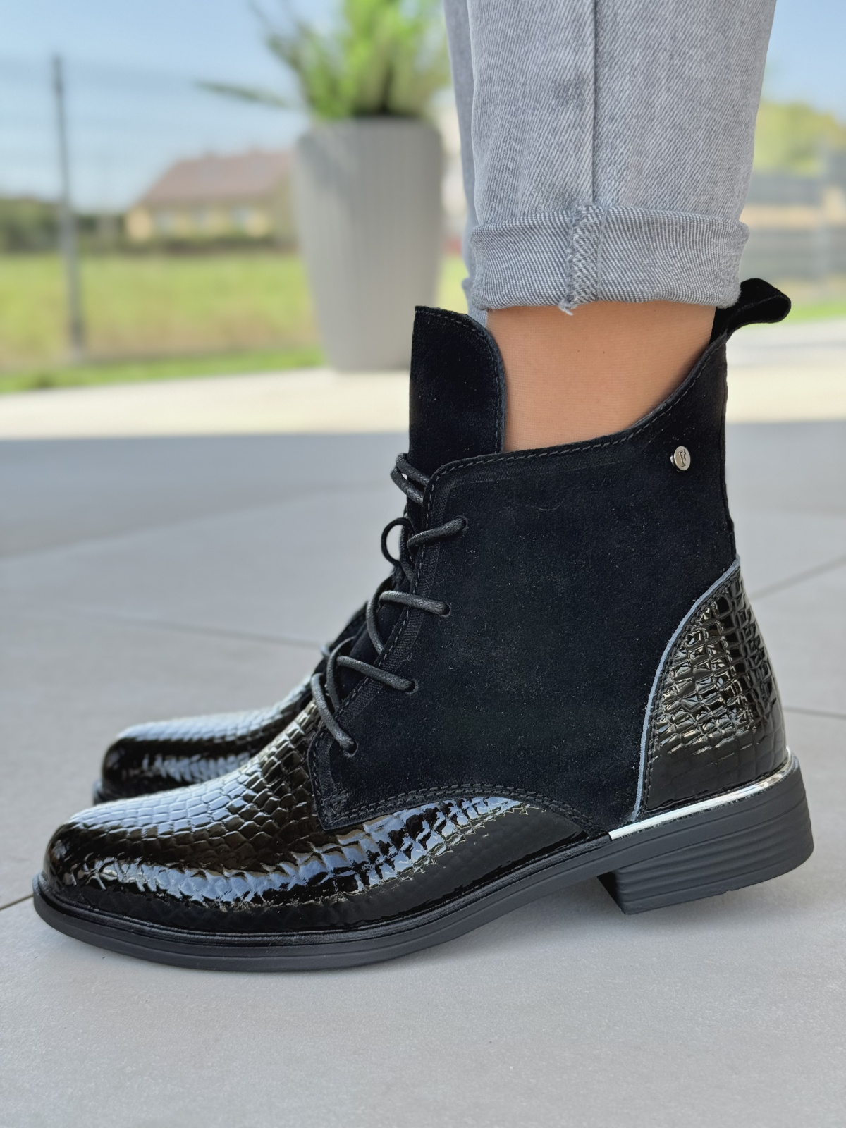 Damskie botki ze skóry naturalnej – elegancja i wygoda na każdy dzień