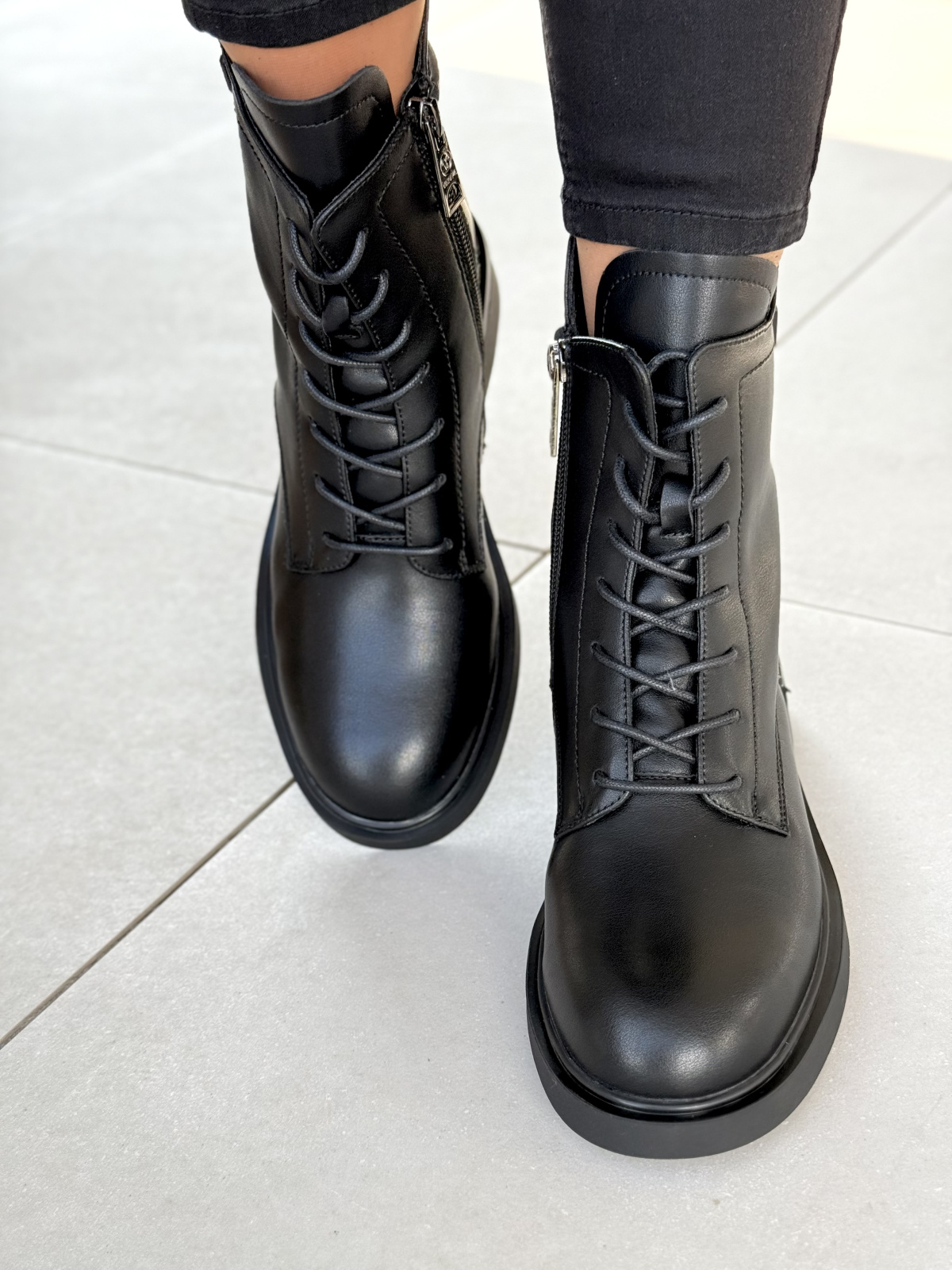 Botki damskie ze skóry naturalnej – elegancja i wygoda na co dzień