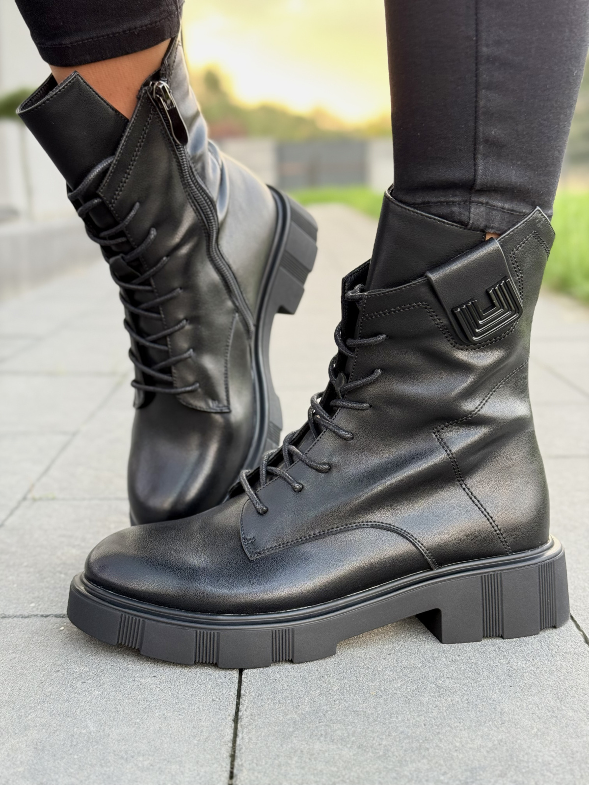 Skórzane botki – modne, trwałe, wygodne