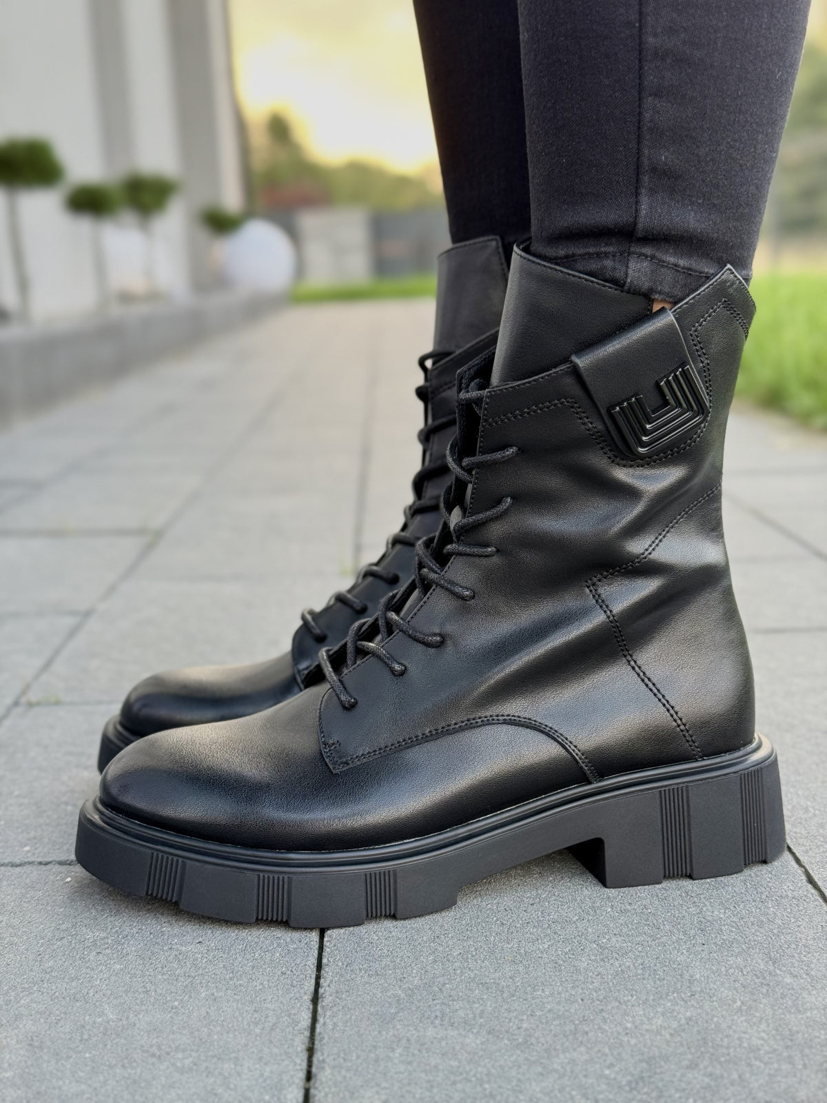 Skórzane botki – modne, trwałe, wygodne