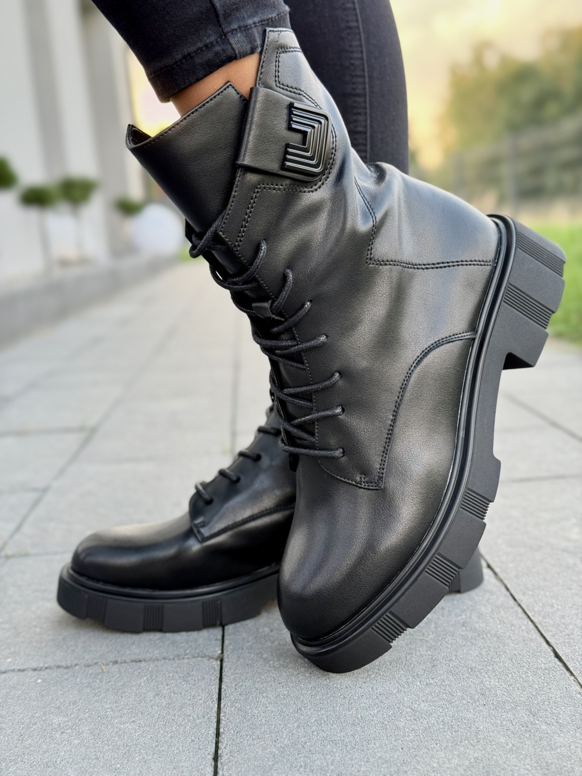 Skórzane botki – modne, trwałe, wygodne