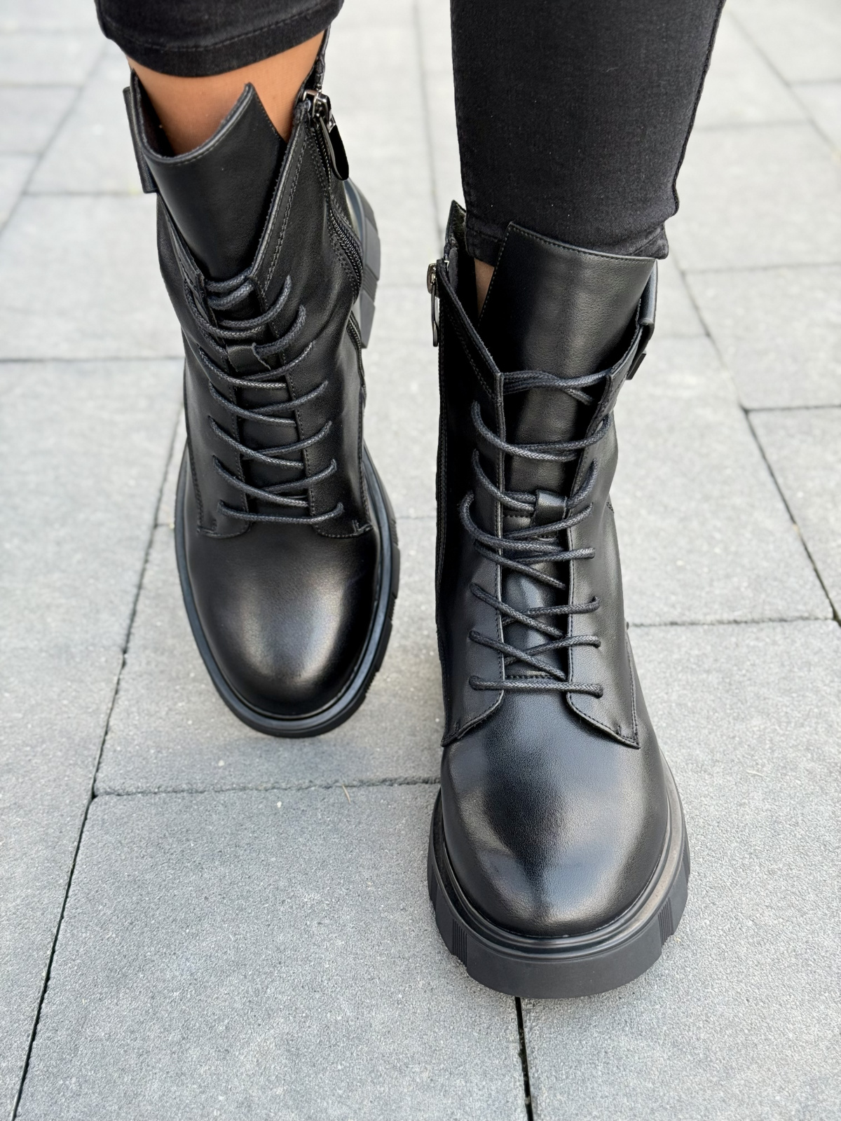 Skórzane botki – modne, trwałe, wygodne