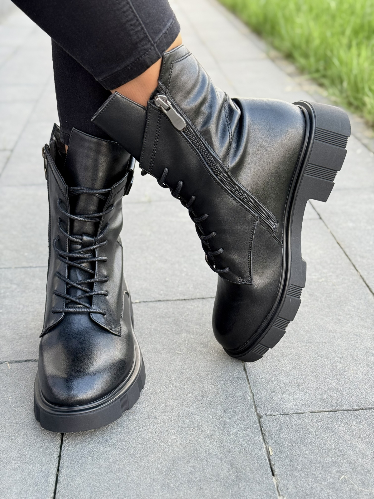 Skórzane botki – modne, trwałe, wygodne