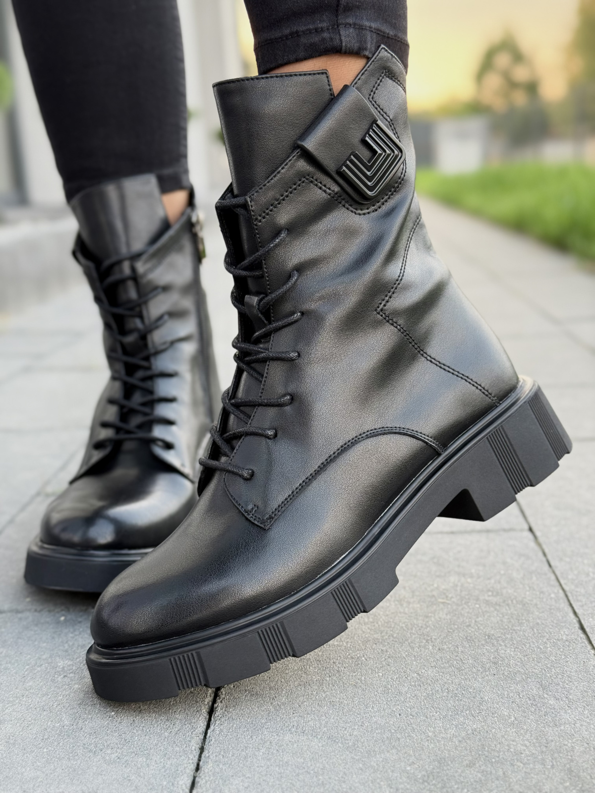 Skórzane botki – modne, trwałe, wygodne