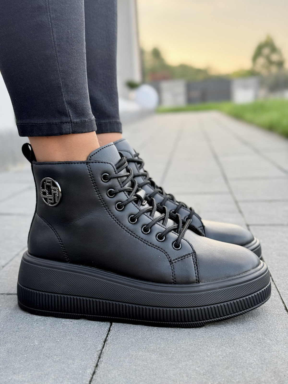 Damskie sneakersy ze skóry naturalnej – styl, wygoda i trwałość