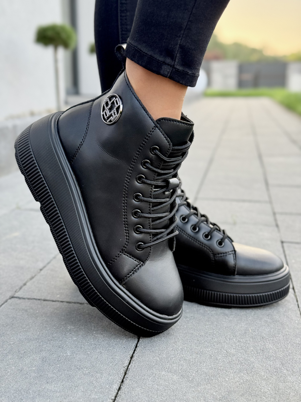 Damskie sneakersy ze skóry naturalnej – styl, wygoda i trwałość