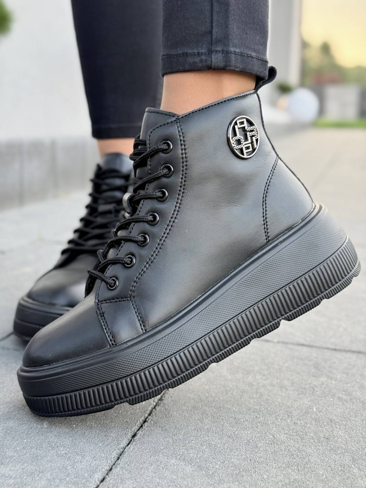 Damskie sneakersy ze skóry naturalnej – styl, wygoda i trwałość