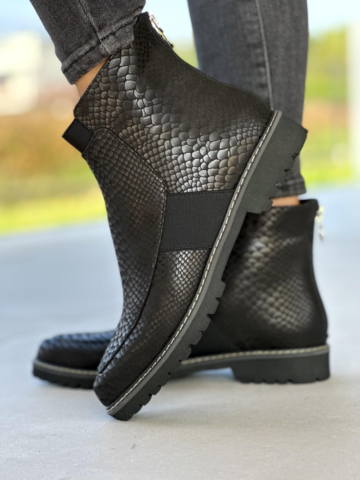 Czarne botki damskie skórzane