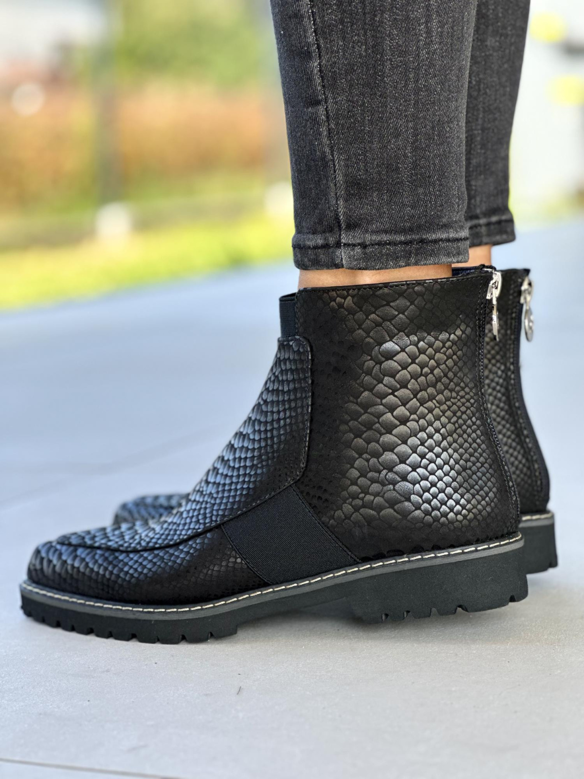 Czarne botki damskie skórzane