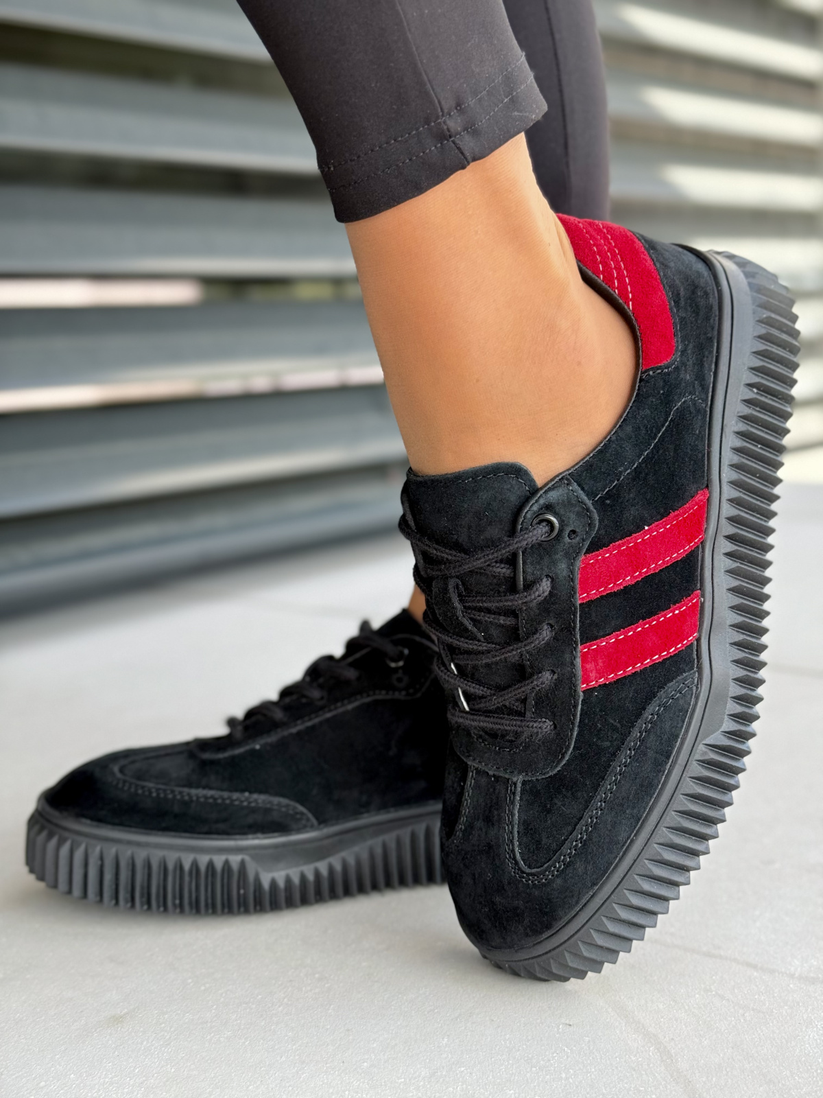 Damskie sneakersy z naturalnej skóry – styl i komfort na co dzień