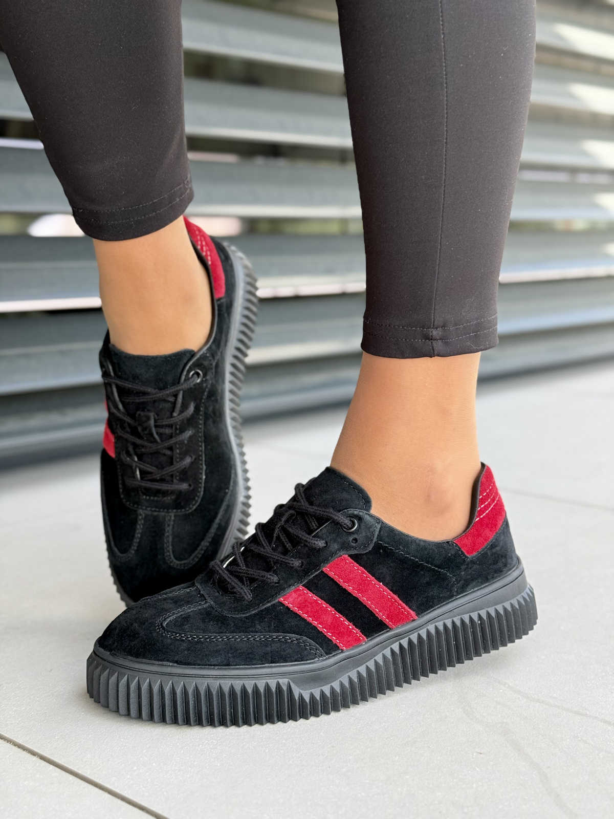 Damskie sneakersy z naturalnej skóry – styl i komfort na co dzień