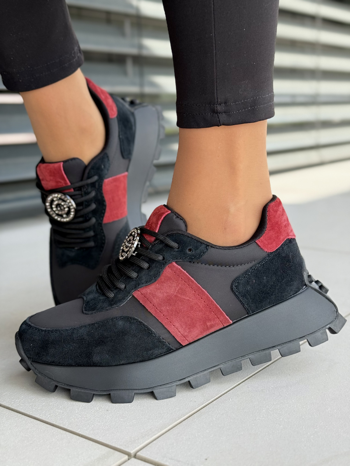 Sneakersy damskie ze skóry naturalnej – styl i komfort na co dzień