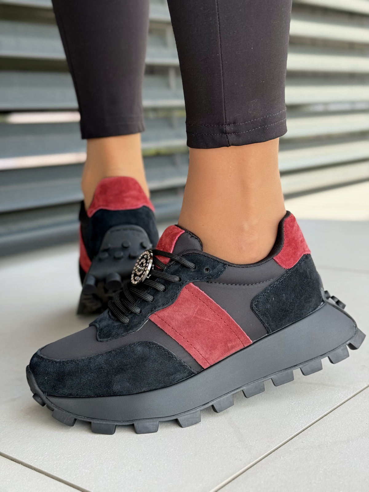 Sneakersy damskie ze skóry naturalnej – styl i komfort na co dzień