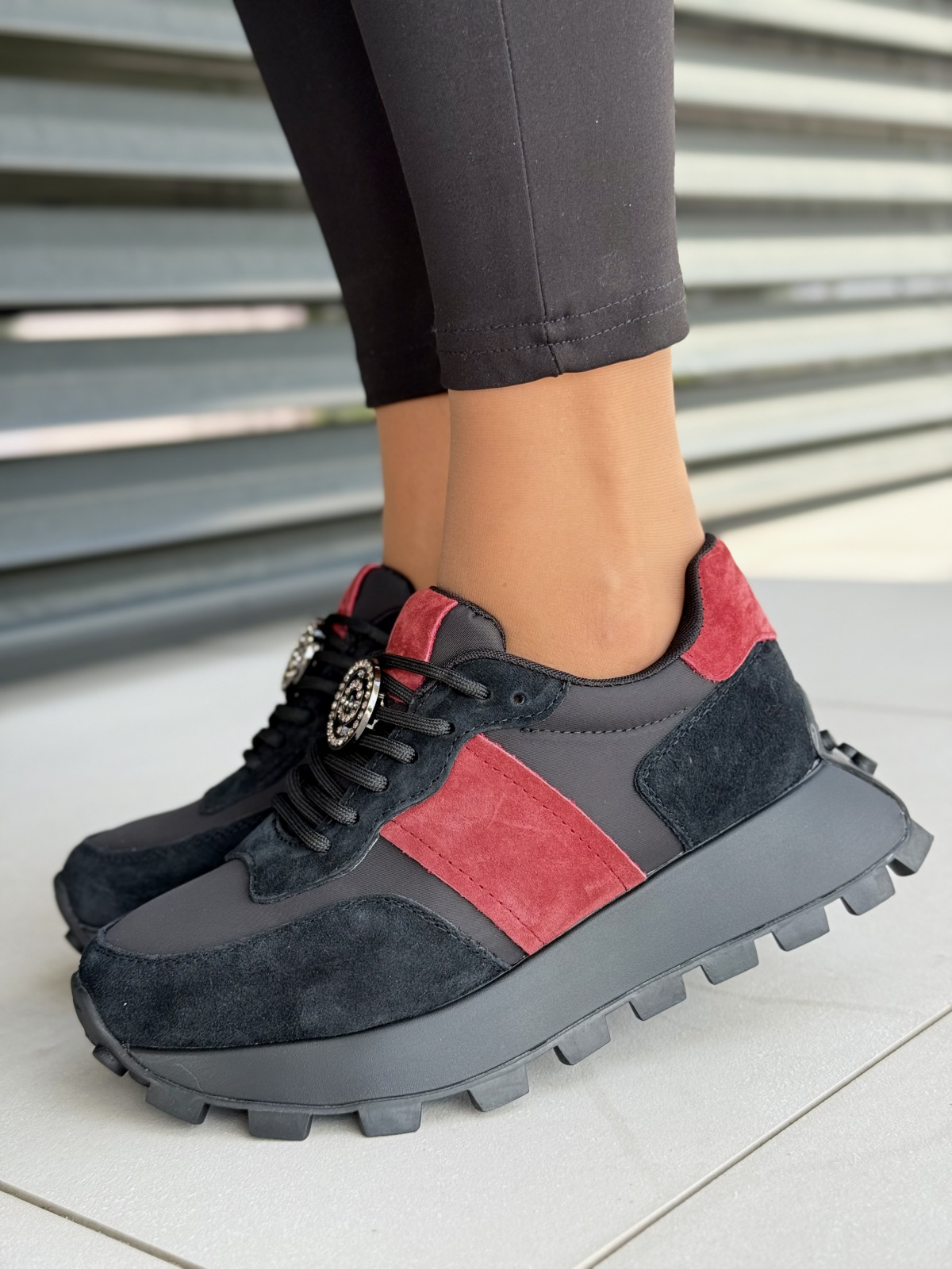 Sneakersy damskie ze skóry naturalnej – styl i komfort na co dzień