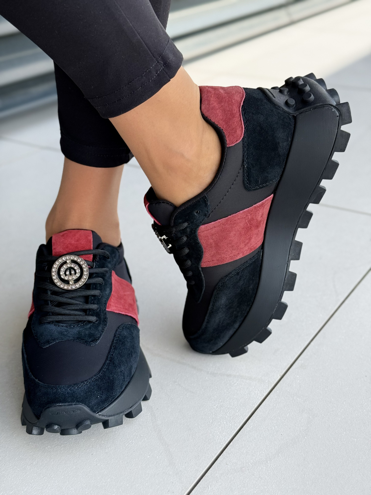 Sneakersy damskie ze skóry naturalnej – styl i komfort na co dzień