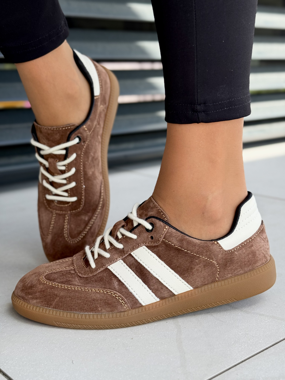 Sneakersy ze skóry naturalnej – styl i wygoda na co dzień