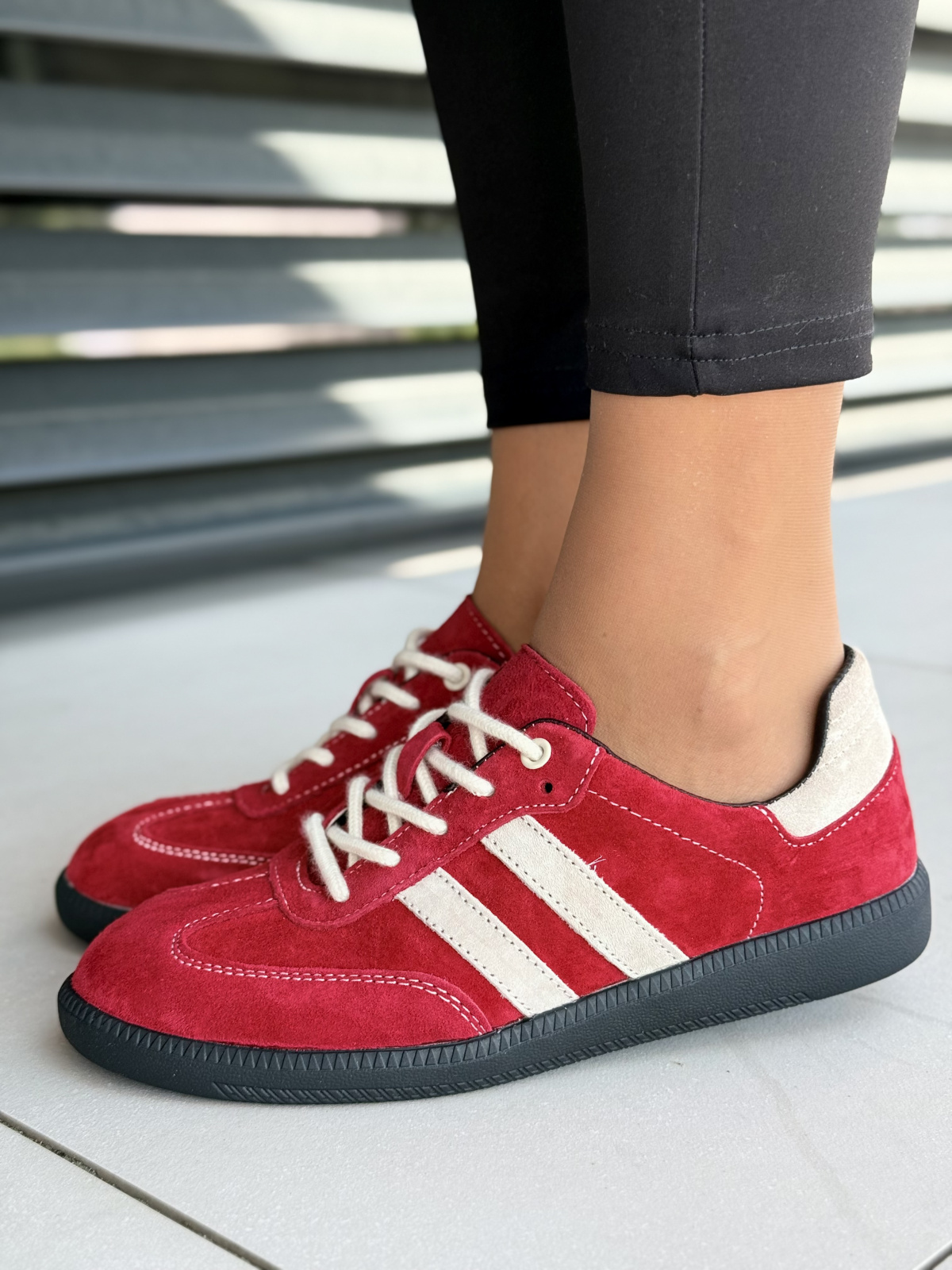 Sneakersy z naturalnej skóry – komfort i styl w jednym